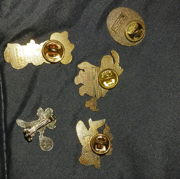 Vintage assortment of Disney pins - Picture 10 of 12